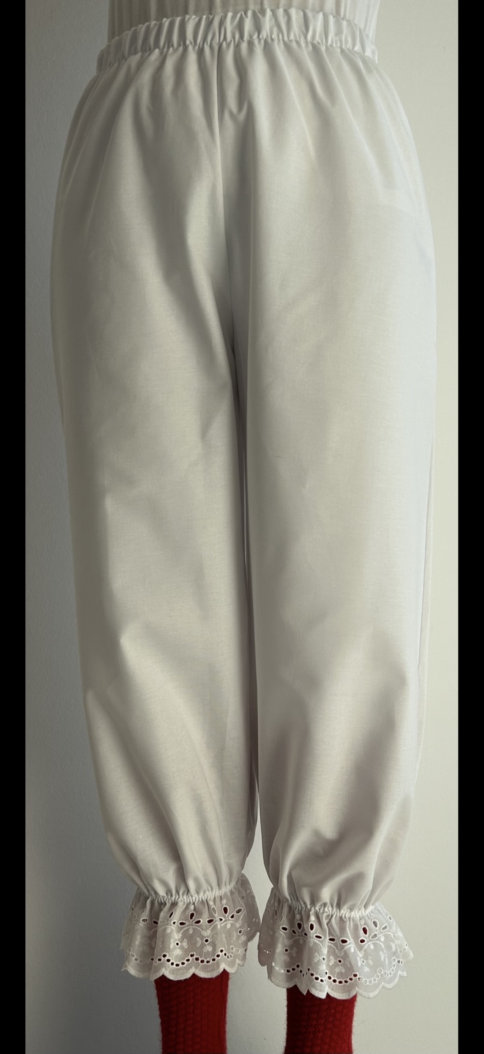 Originale Spitzenhose vollständig von vorne
