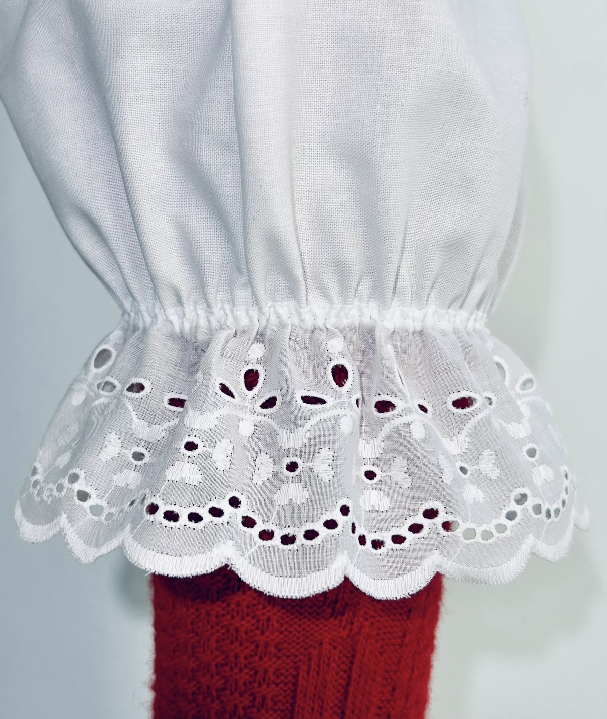 Nahaufnahme des originalen sieben Zentimeter breiten Spitzenbands